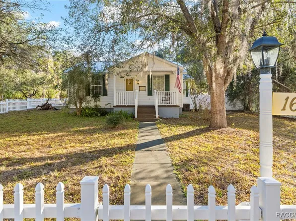 16 52nd St, Yankeetown, FL 34498