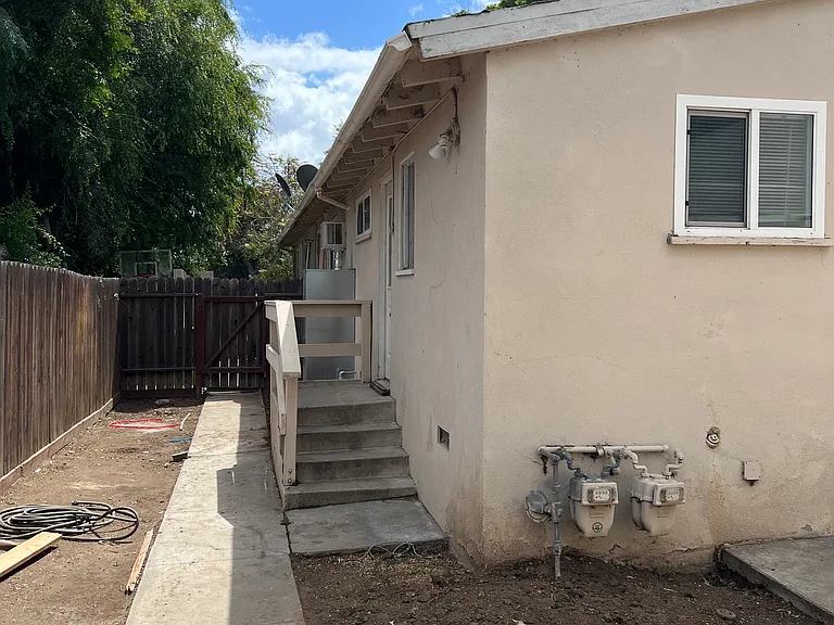 922 W Grand Blvd — Photo 3