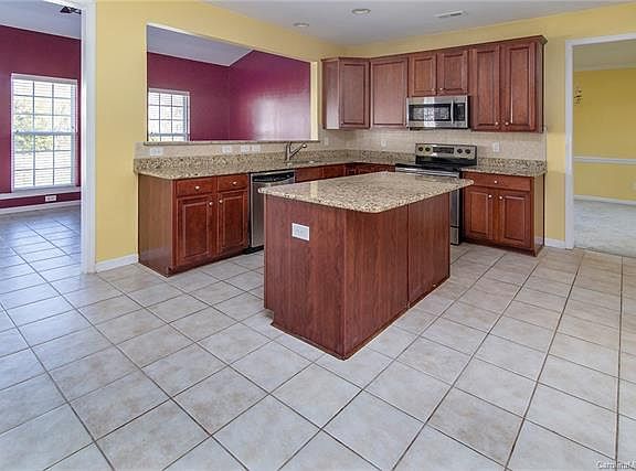 4th image of 1019 Ashley Glen Ln