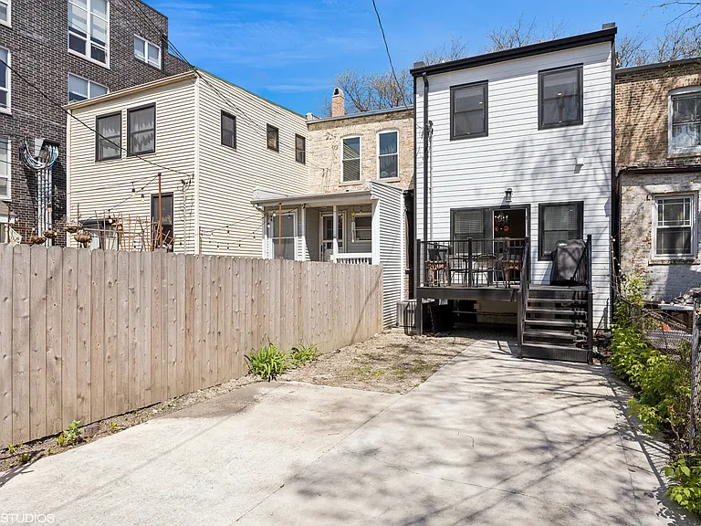 2347 W Altgeld St — Photo 17