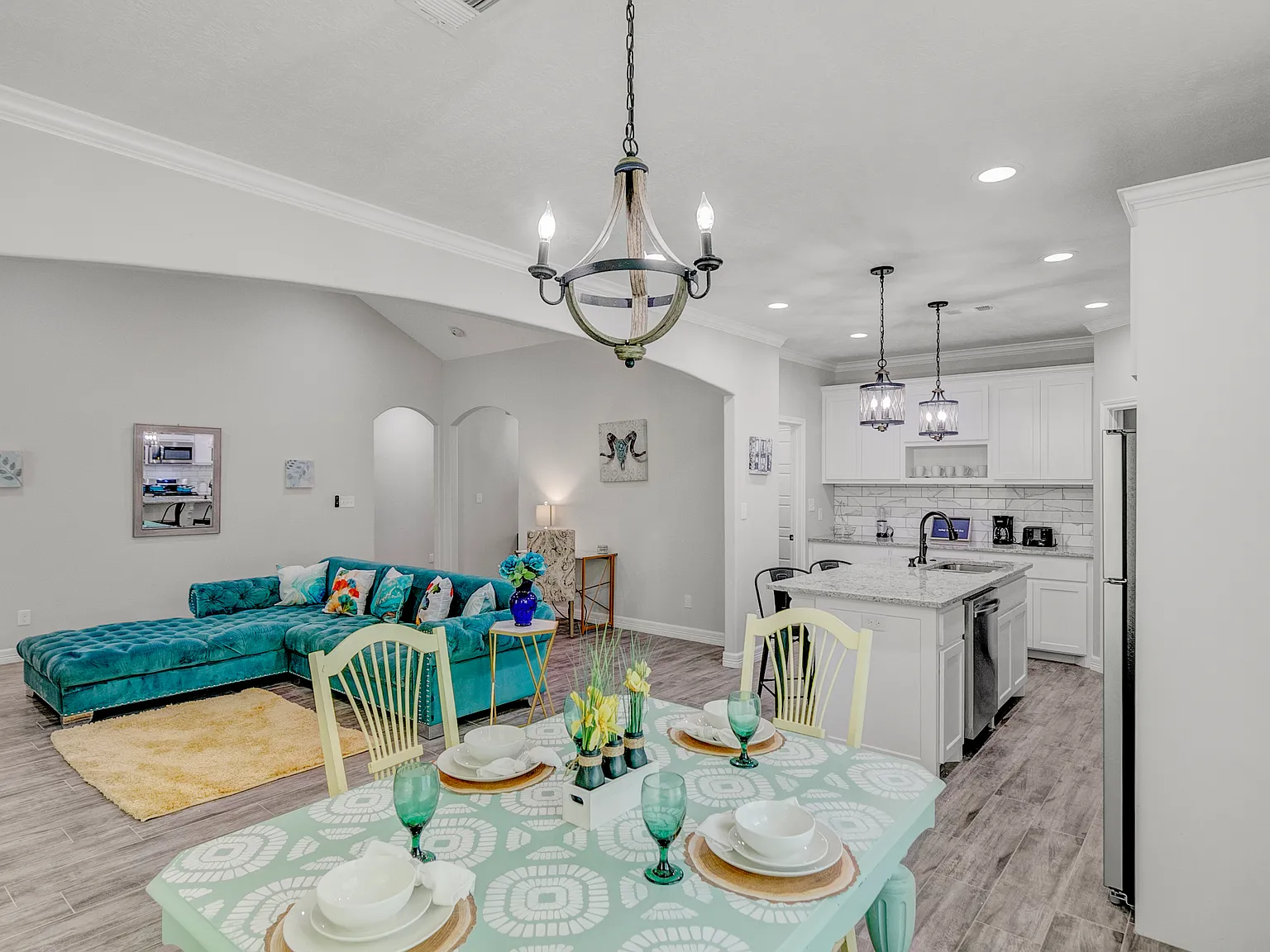 3 bed, 1930 sqft, $3,600 — Photo 3