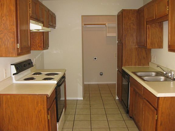 4th image of 8154 Marydean Ave