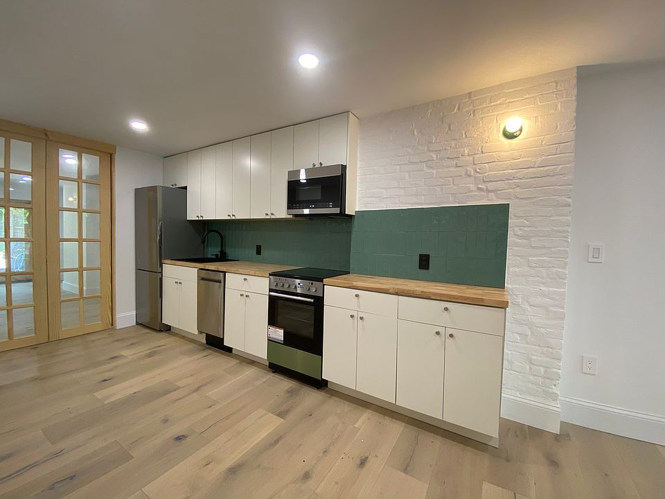 1st image of 203 Bainbridge St #203