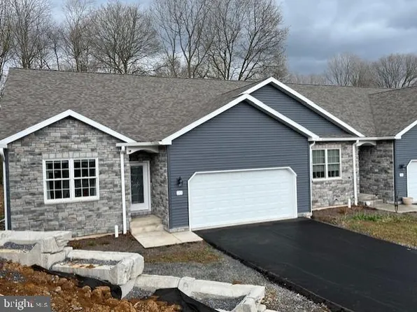 125 Bilberry Cir, Bellefonte, PA 16823