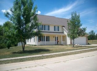 203 Village Dr, Albion, IN 46701