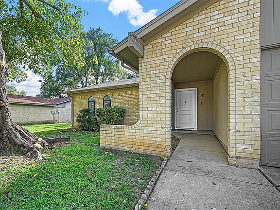 2nd image of 2809 River Lake Ct