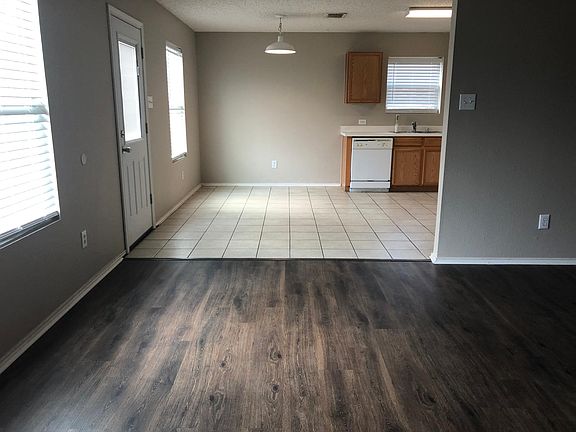 3rd image of 4820 Waterford Dr