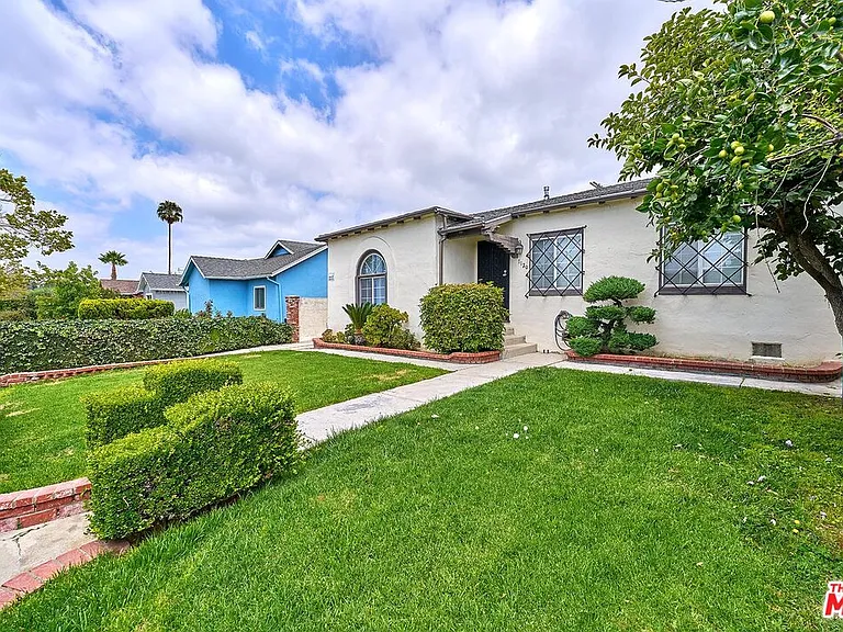 1120 S Plymouth Blvd — Photo 2