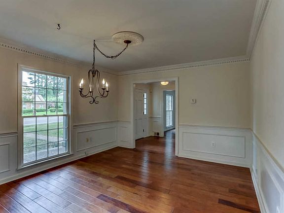 3rd image of 8441 Dogwood Rd