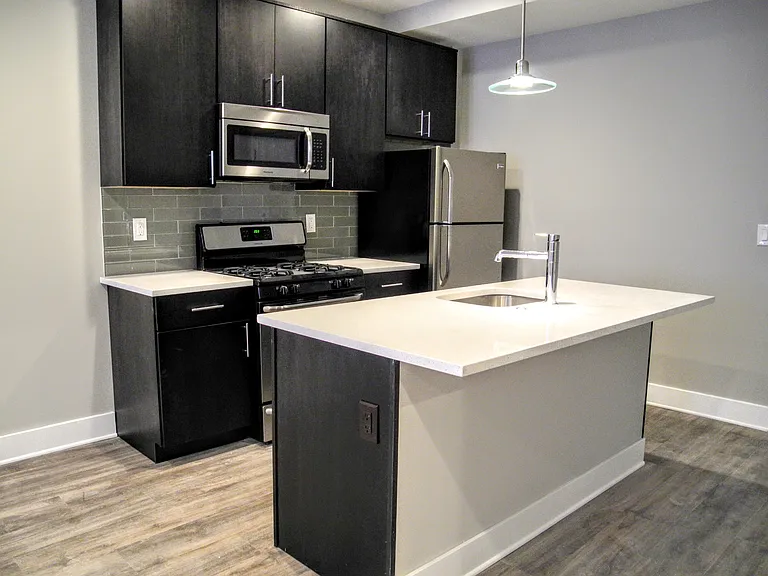 1607 Catherine St — Photo 34