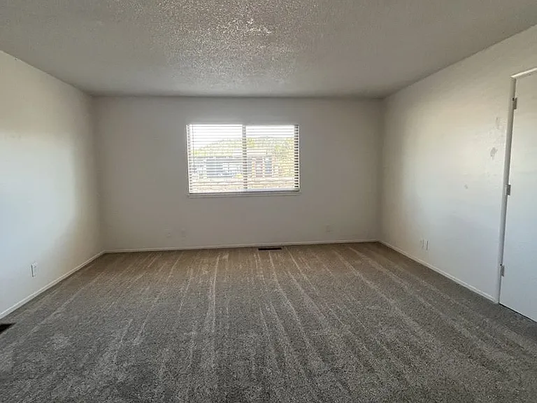 145 Michelle Dr — Photo 3