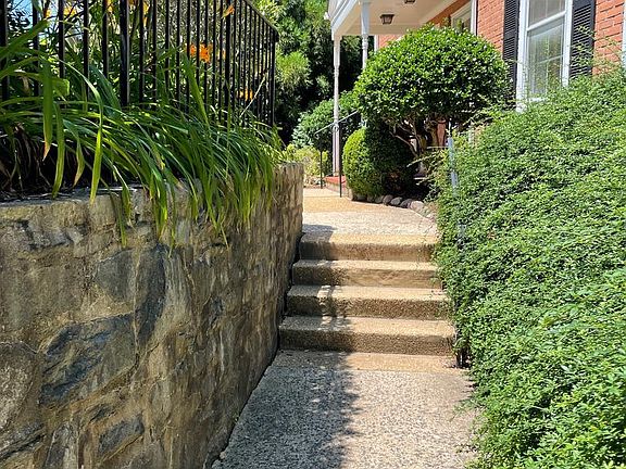 5th image of 2927 S Dinwiddie St