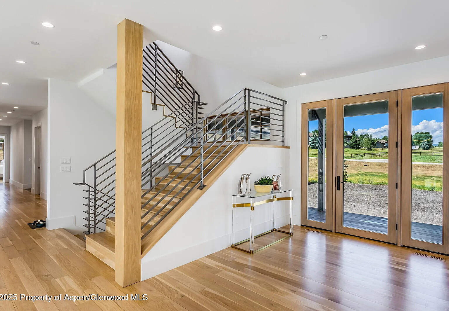 6 bed, 5.5 bath, 6025 sqft, $15,000 — Photo 4