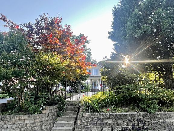 2nd image of 2920 Lawrence Dr
