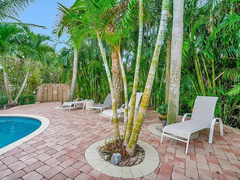 290 E Fern Dr — Photo 39