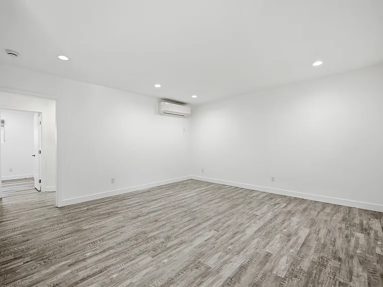 2561 W Avenue 30 #5 — Photo 11