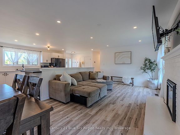 4th image of 2527 Eastview Cres