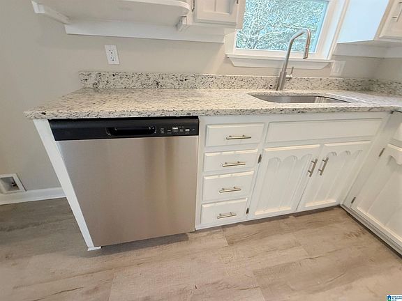 5th image of 1004 Sandybrook Cir