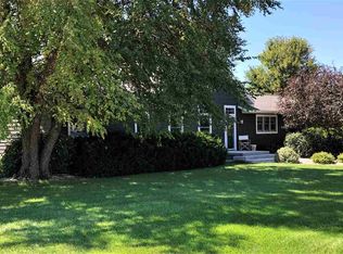 710 Hillcrest Dr, Clay Center, KS 67432