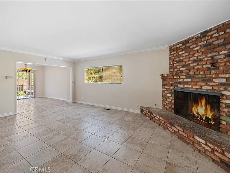 21816 Providencia St — Photo 11