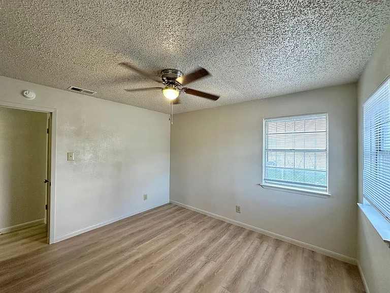 1300 Gowen Dr — Photo 22