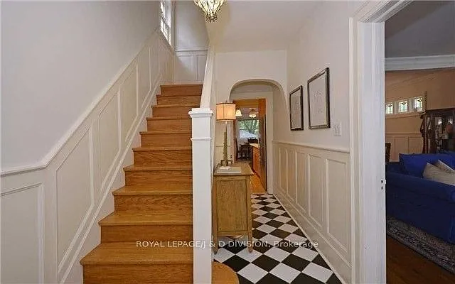 311 Chaplin Cres — Photo 8