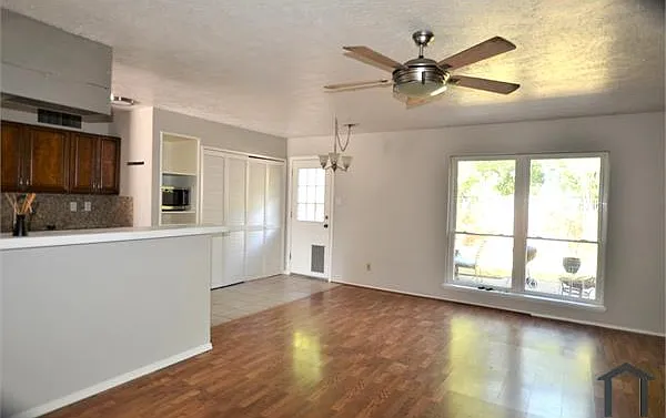 3 bed, 1430 sqft, $2,500 — Photo 2