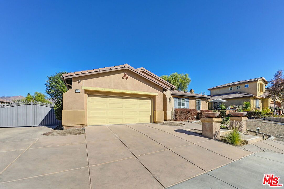 hana  ガーページ 1251 E Agape Ave, San Jacinto, CA 92583 | Zillow