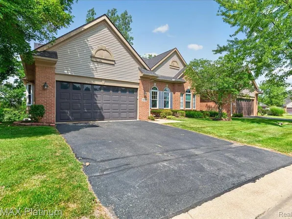 1698 Treyborne Cir, Walled Lake, MI 48390