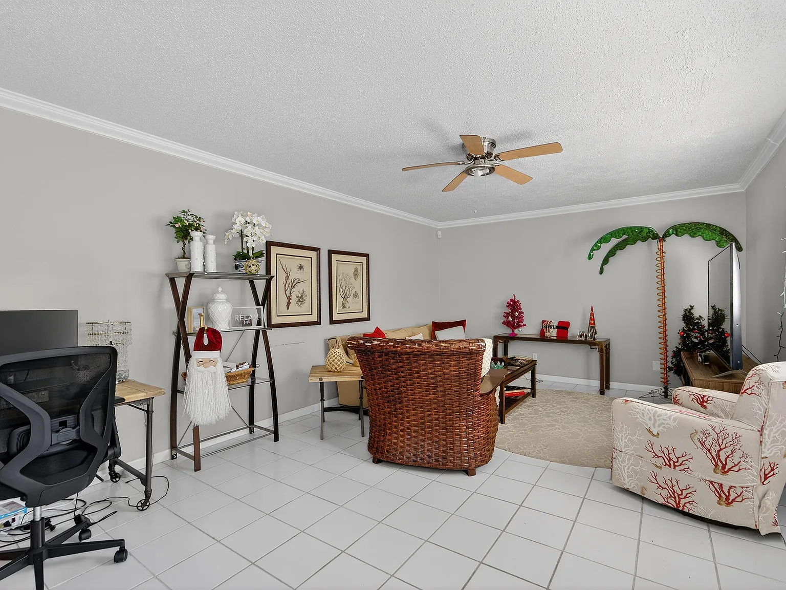 141 E Riverside Dr — Photo 3