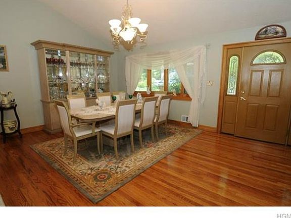 5th image of 14 Stoneham Ln