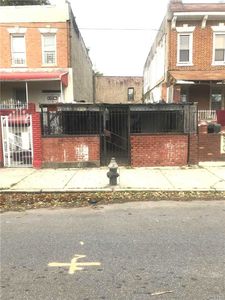 133 Dumont Ave, Brooklyn, NY, 11212
