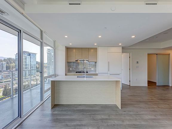 4th image of 200 Klahanie Ct #1008