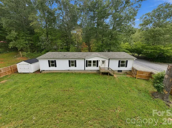 371 Piney Ridge Dr, Hendersonville, NC 28791