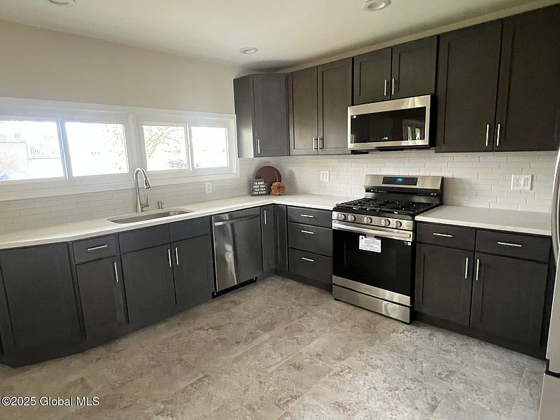 5th image of 241 Hackett Boulevard