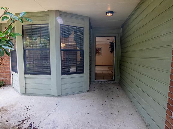 2nd image of 1876 Sherwood Dr