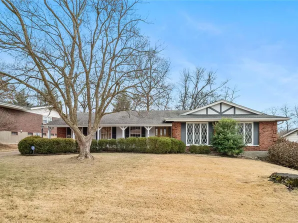 12 Country Club Ct, Florissant, MO 63033