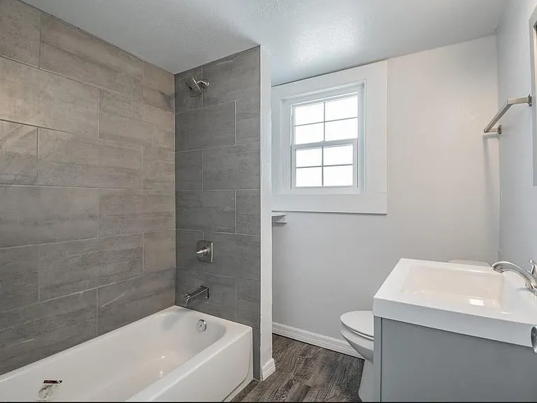 737 5th Ave N #14 — Photo 6