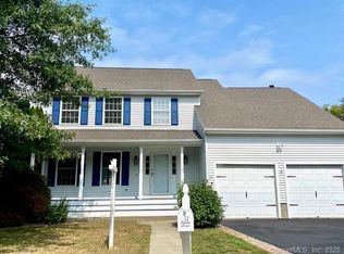 11 Swan Ln, Groton, CT 06355