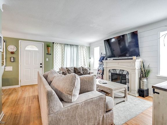 4th image of 2805 Liggett Dr