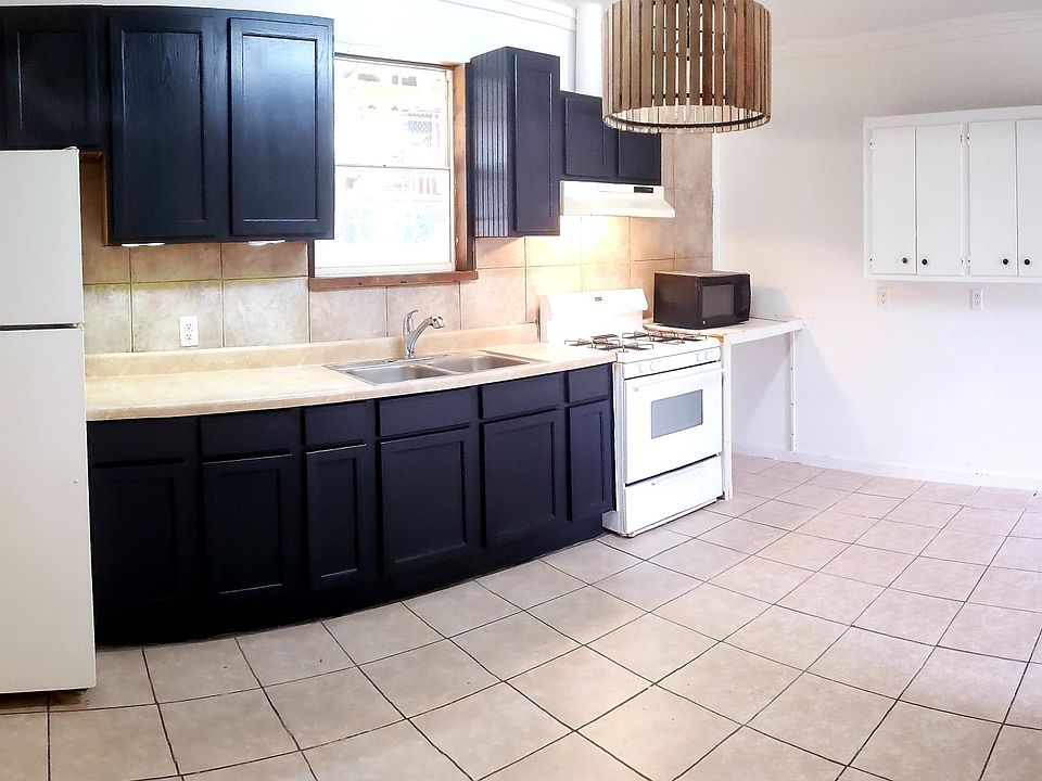 1st image of 7814 Jewella Ave