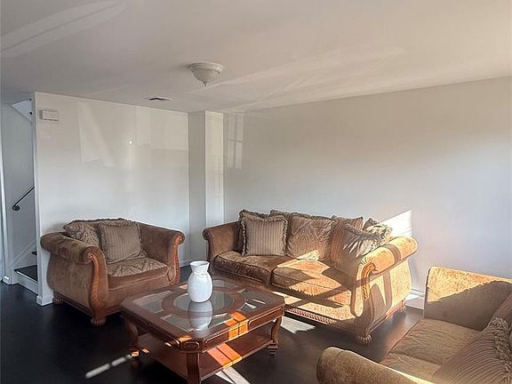 2nd image of 1318 Post Ave