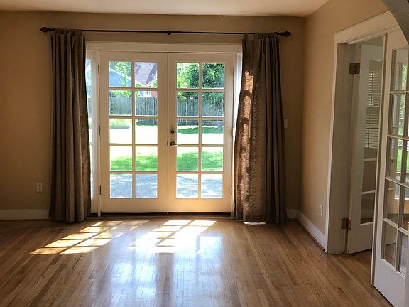 Dinning Room opens to back yard