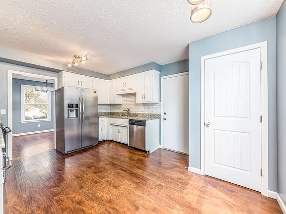 4th image of 1103 Lamont Ct