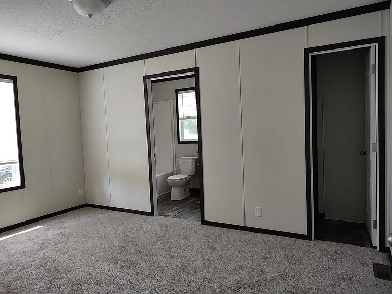 Avon Lakes Estates — Photo 10