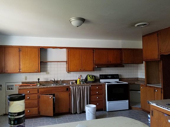 2nd image of 1829 Plateau Ln