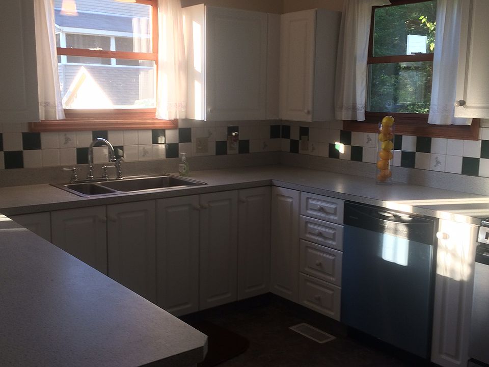 1st image of 215 Grand Ave #2