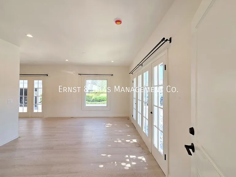 321 Chestnut Ave #1 — Photo 2