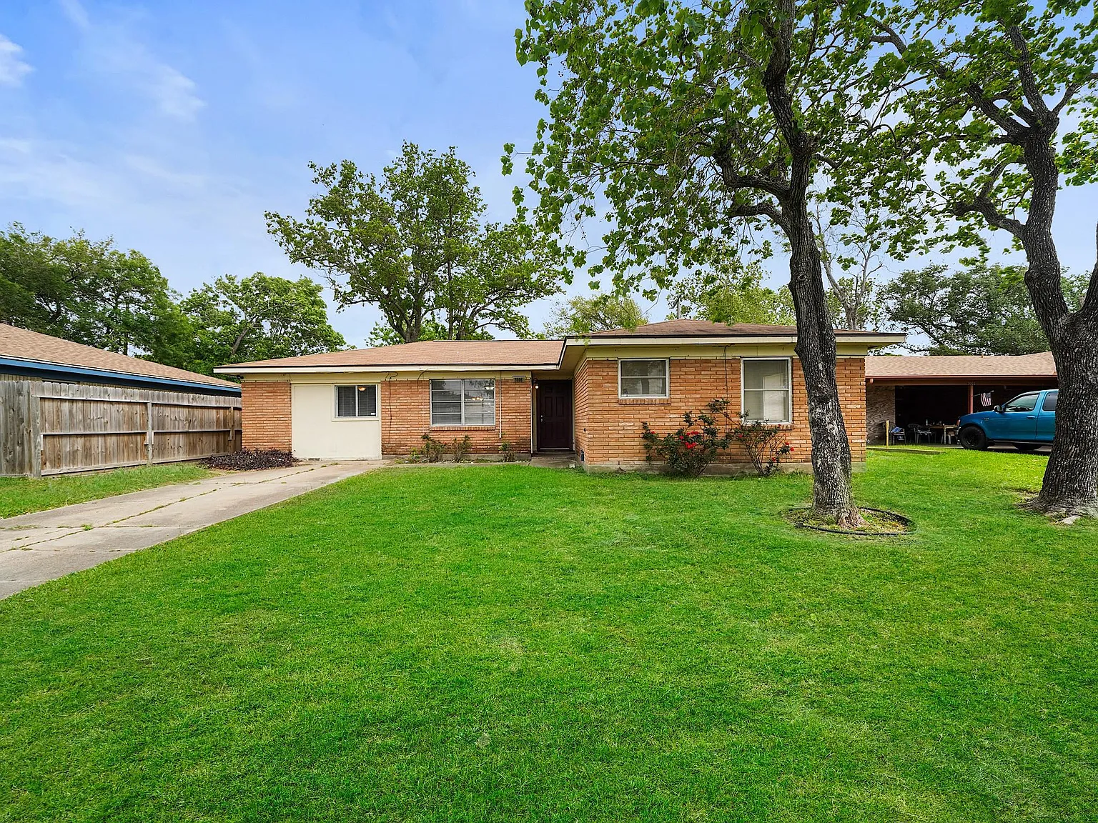 3 bed, 1.5 bath, 1542 sqft, $1,550 — Photo 1