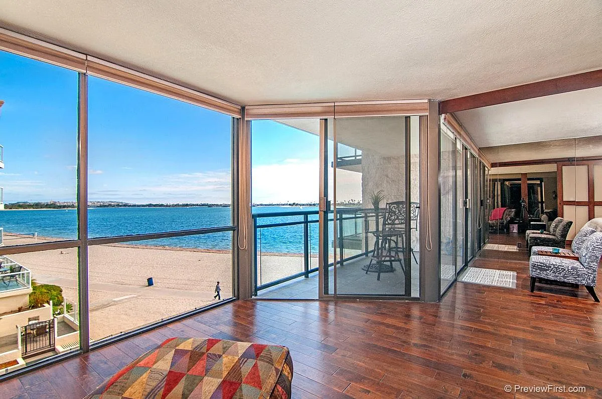 Building Photo - 3916 Riviera Dr #403